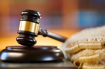 How to choose a lawyer?